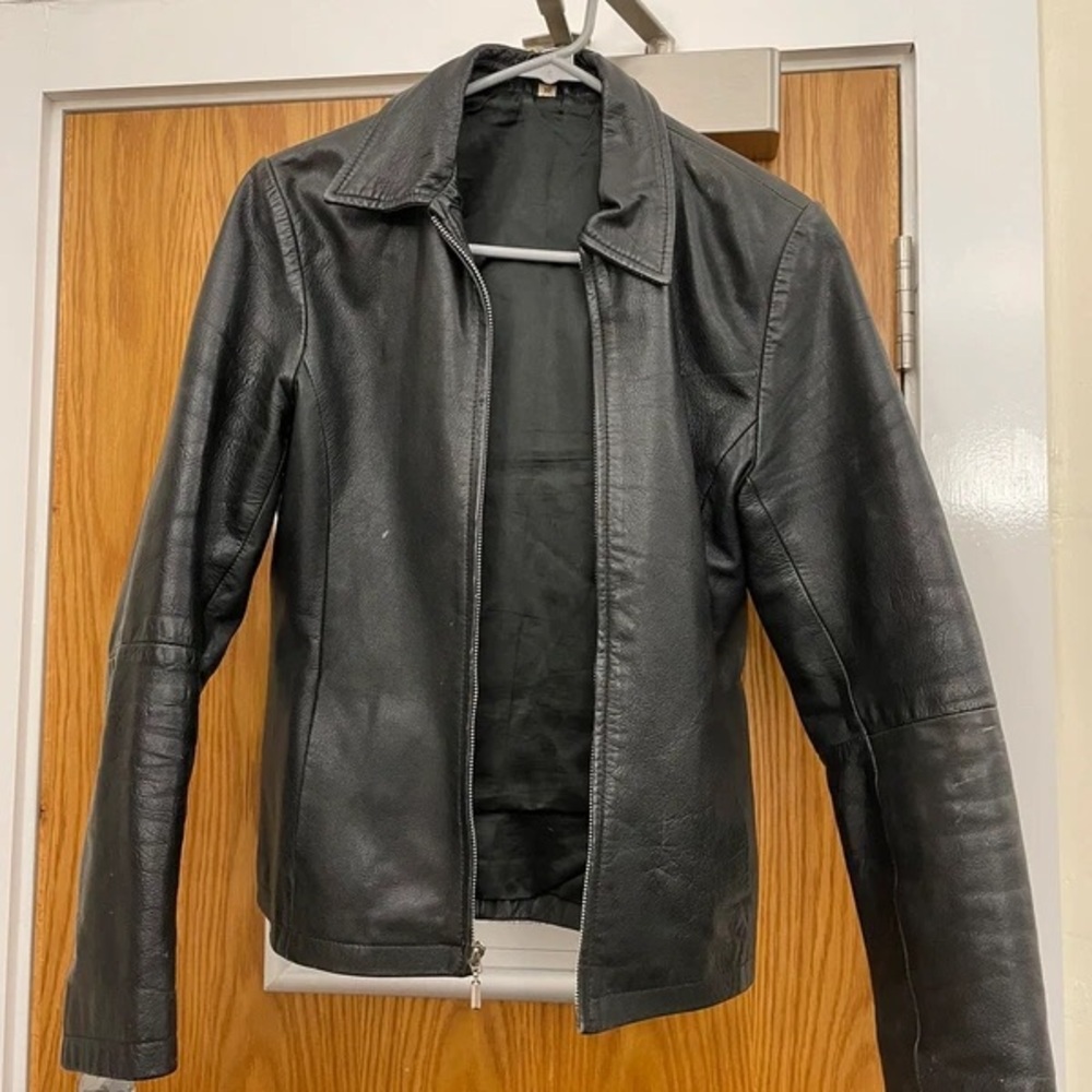 Elegant Black Leather Women's Jacket